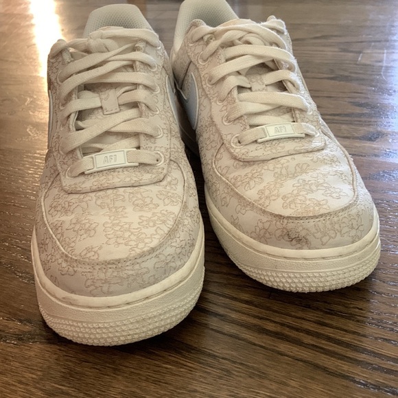 Nike Air Force 1 ‘07 White Floral Lace Up Sneakers - Picture 3 of 8